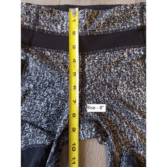 Lululemon Inspire Tight II Size 4 EUC - Picture 9 of 10